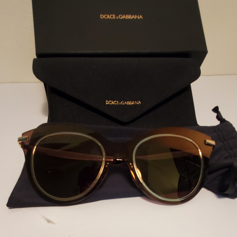 Dolce and Gabbana Ladies Sunglasses.  Brown mirrored bronze - Picture 6 of 16